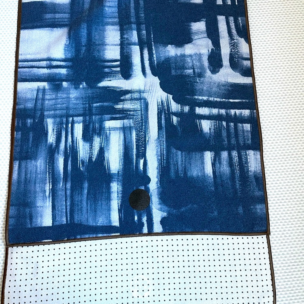 Yogi Toe - Good used condition.  Skid-less.  Perfect for Bikram or Power yoga.